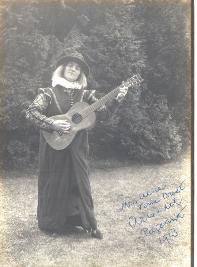 ARUNDEL-CASTLE-PAGEANT-1923-14686-3.jpg