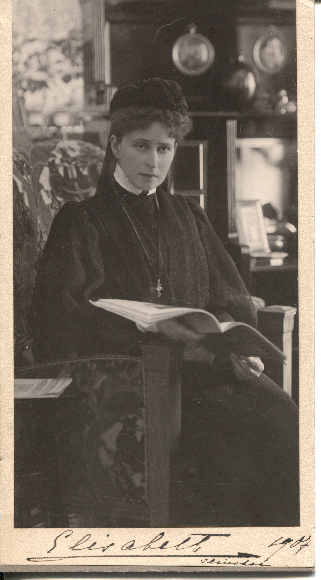 ELISABETH-43425-1.jpg