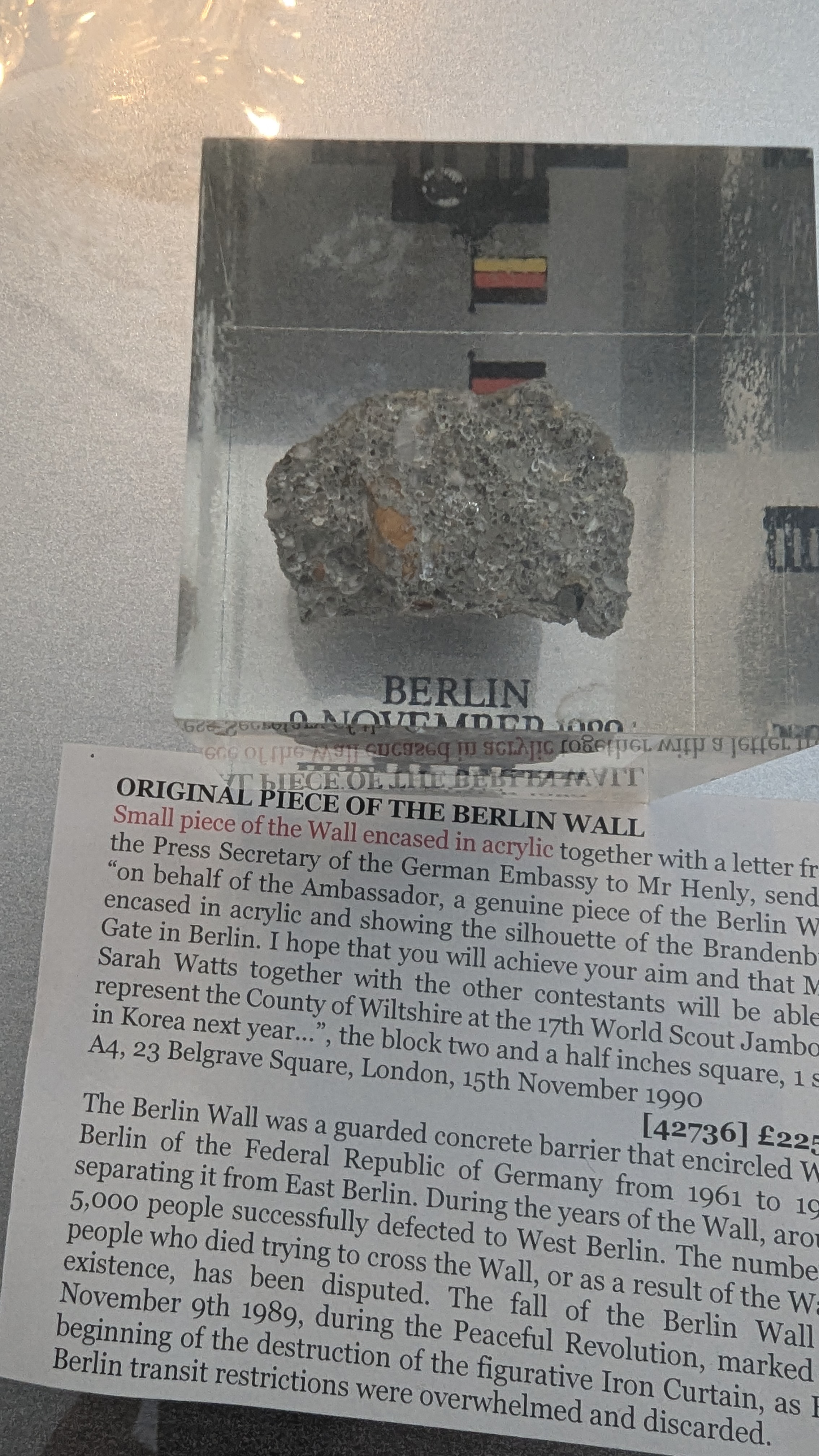 ORIGINAL-PIECE-OF-THE-BERLIN-WALL-42736-1.jpg