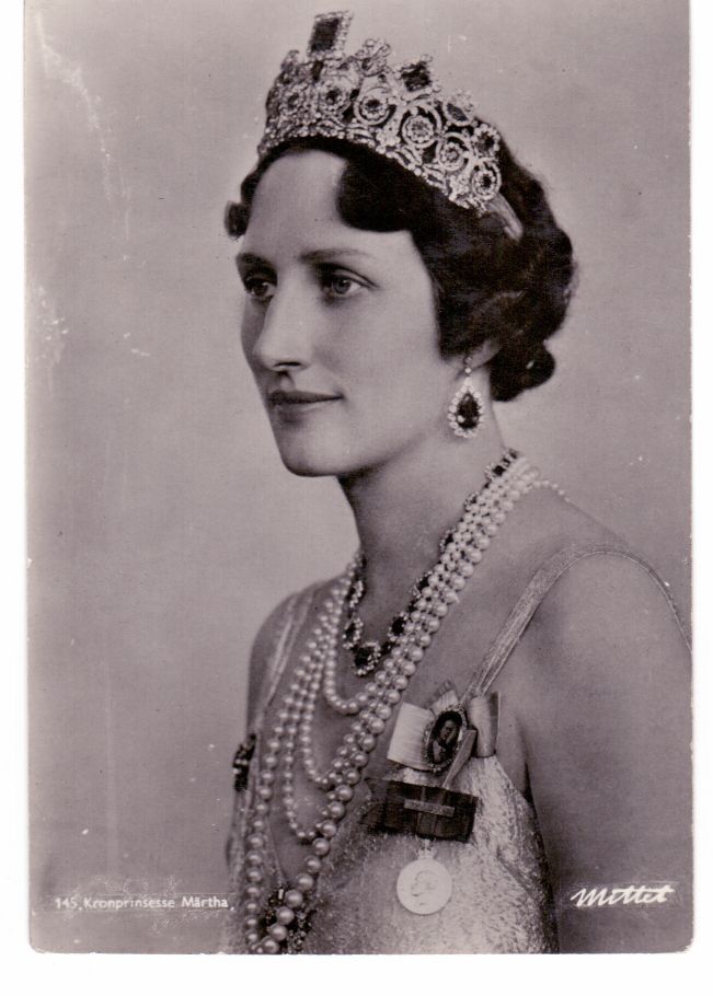 (1901-1954, niece of Gustaf V of Sweden, and wife of Crown Prince Olaf, from 1957 King of Norway)] — Sophie Dupré Autographs