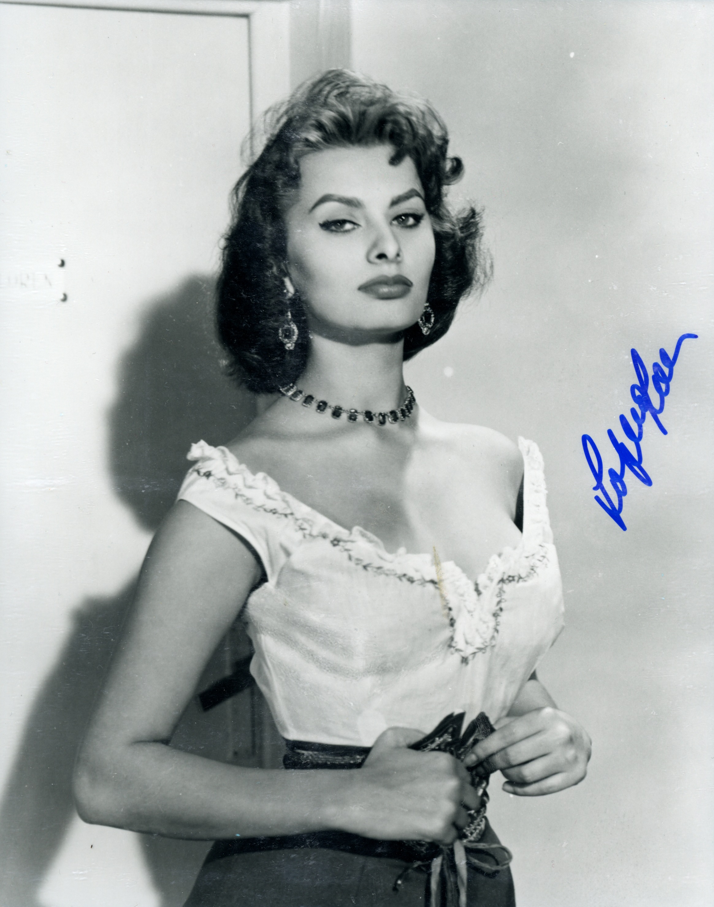 (Sophia, b. 1934, Italian film actress) — Sophie Dupré Autographs