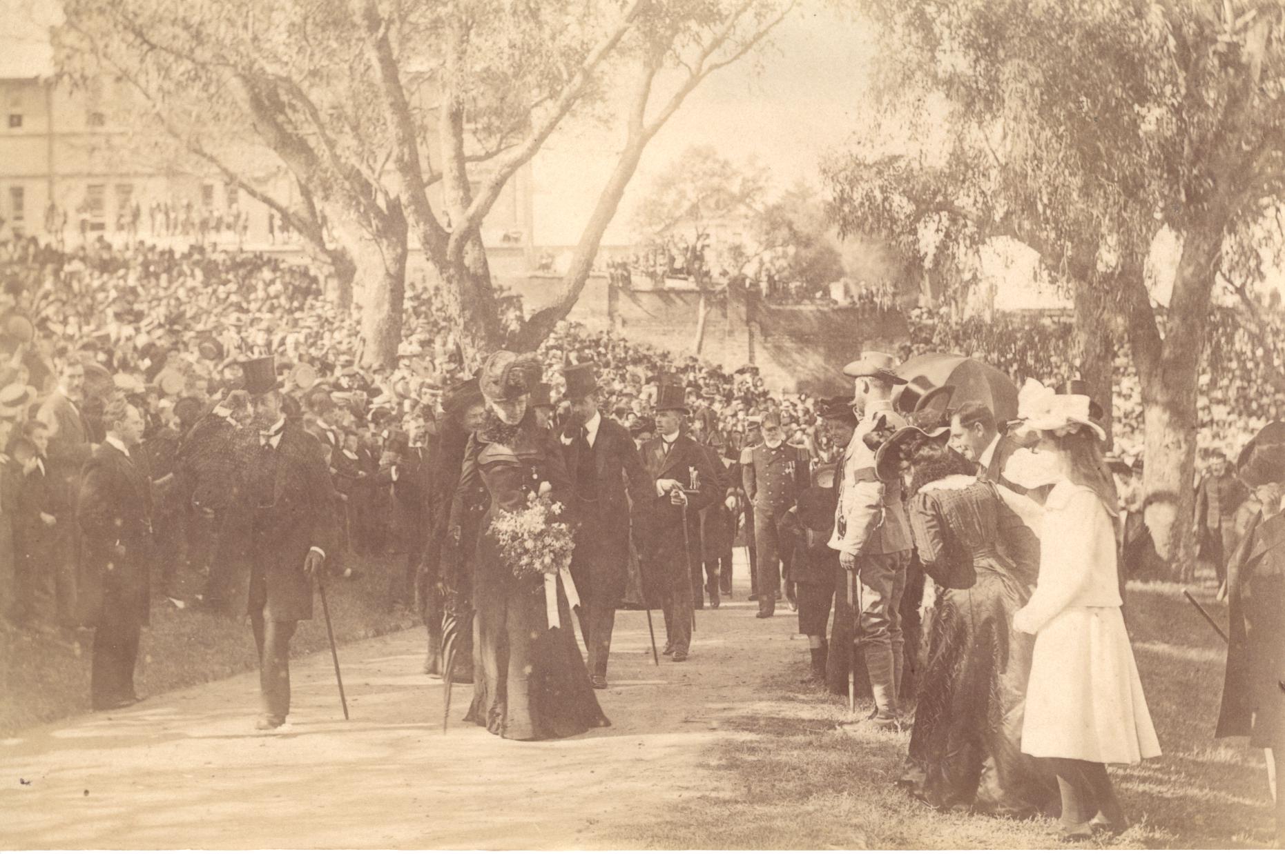 (1865-1936, King of Great Britain) & MARY (of Teck, 1867-1953, his Queen)] — Sophie Dupré Autographs