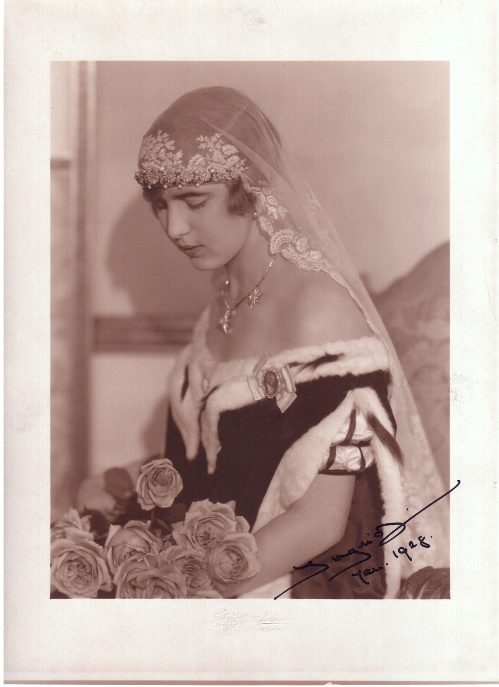 (Victoria Sofia, 1910-1972, daughter of Gustav VI of Sweden, wife of King Frederik IX of Denmark) — Sophie Dupré Autographs
