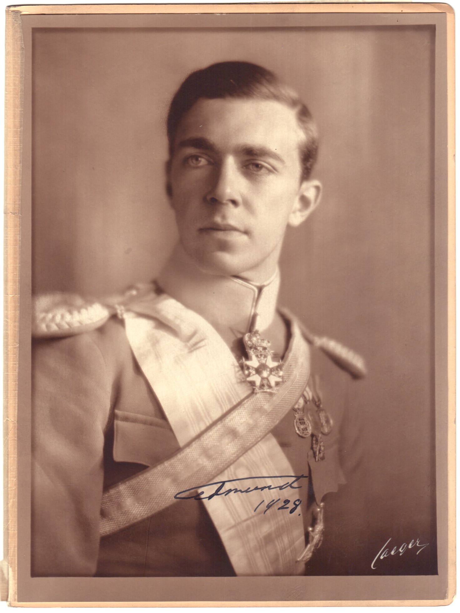 (Edmund, 1906-1947, Prince of Sweden, killed in a flying accident) — Sophie Dupré Autographs