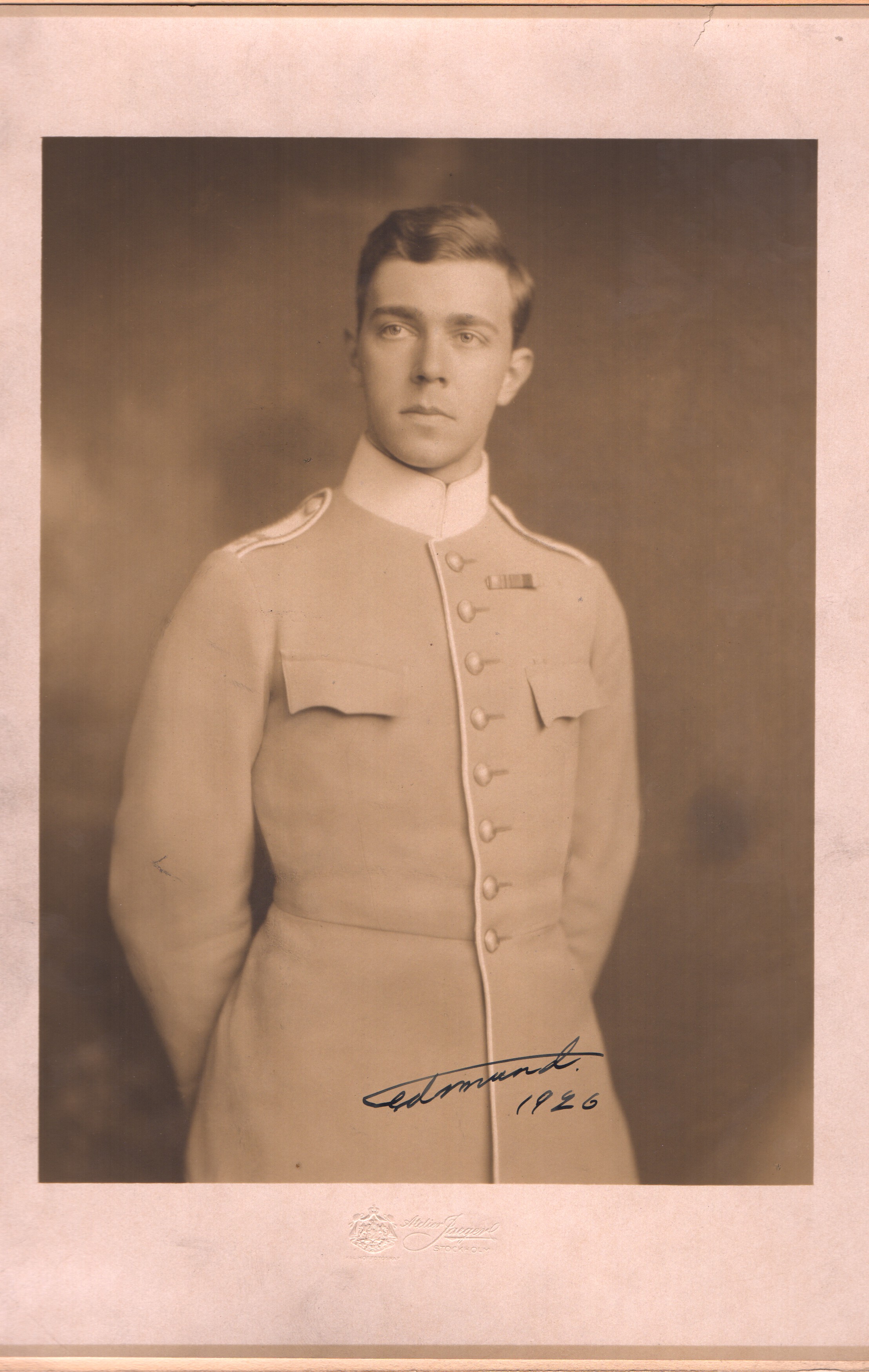 (Edmund, 1906-1947, Prince of Sweden, killed in a flying accident) — Sophie Dupré Autographs