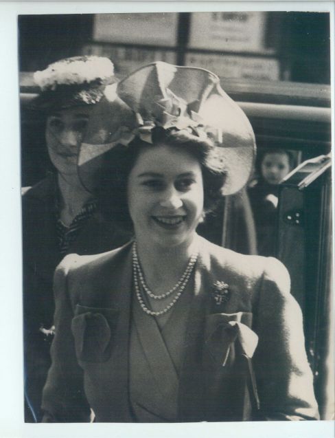 (1926-2022, Longest Serving Monarch of Great Britain)] — Sophie Dupré Autographs