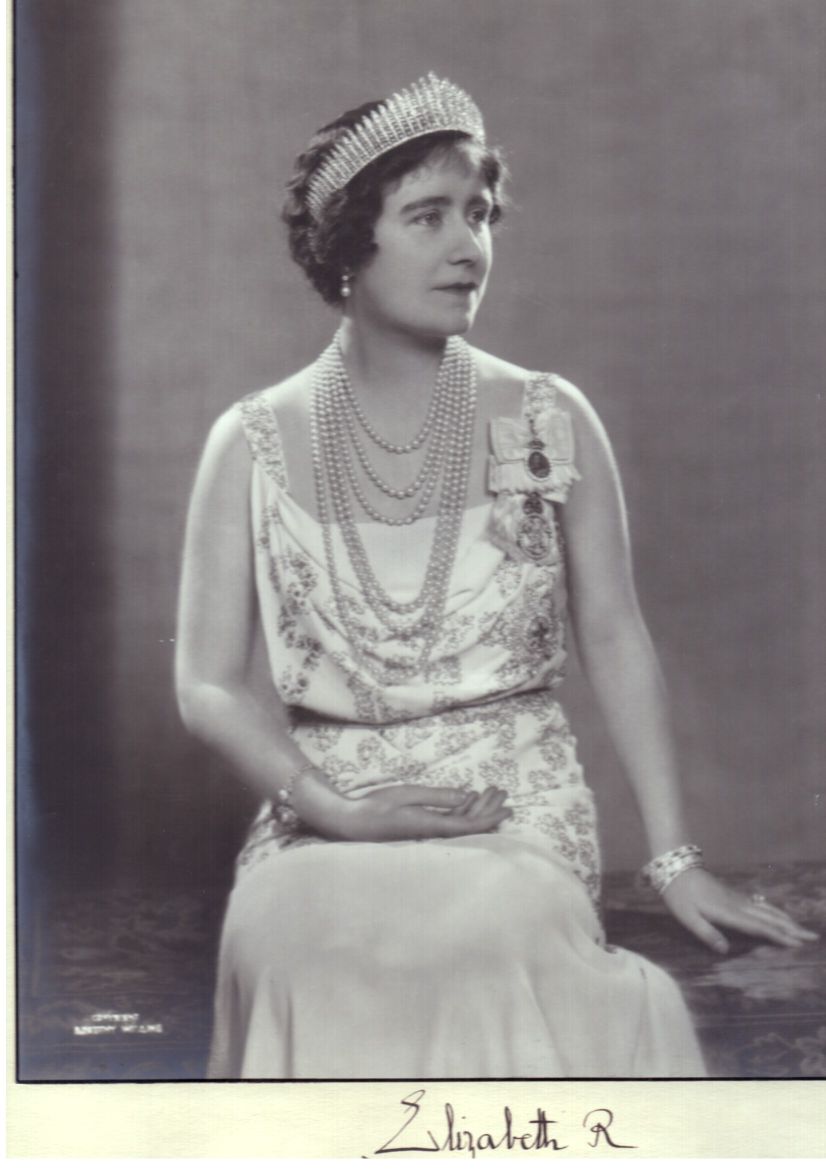 (The Queen Mother, 1900-2002, Queen of George VI) — Sophie Dupré Autographs