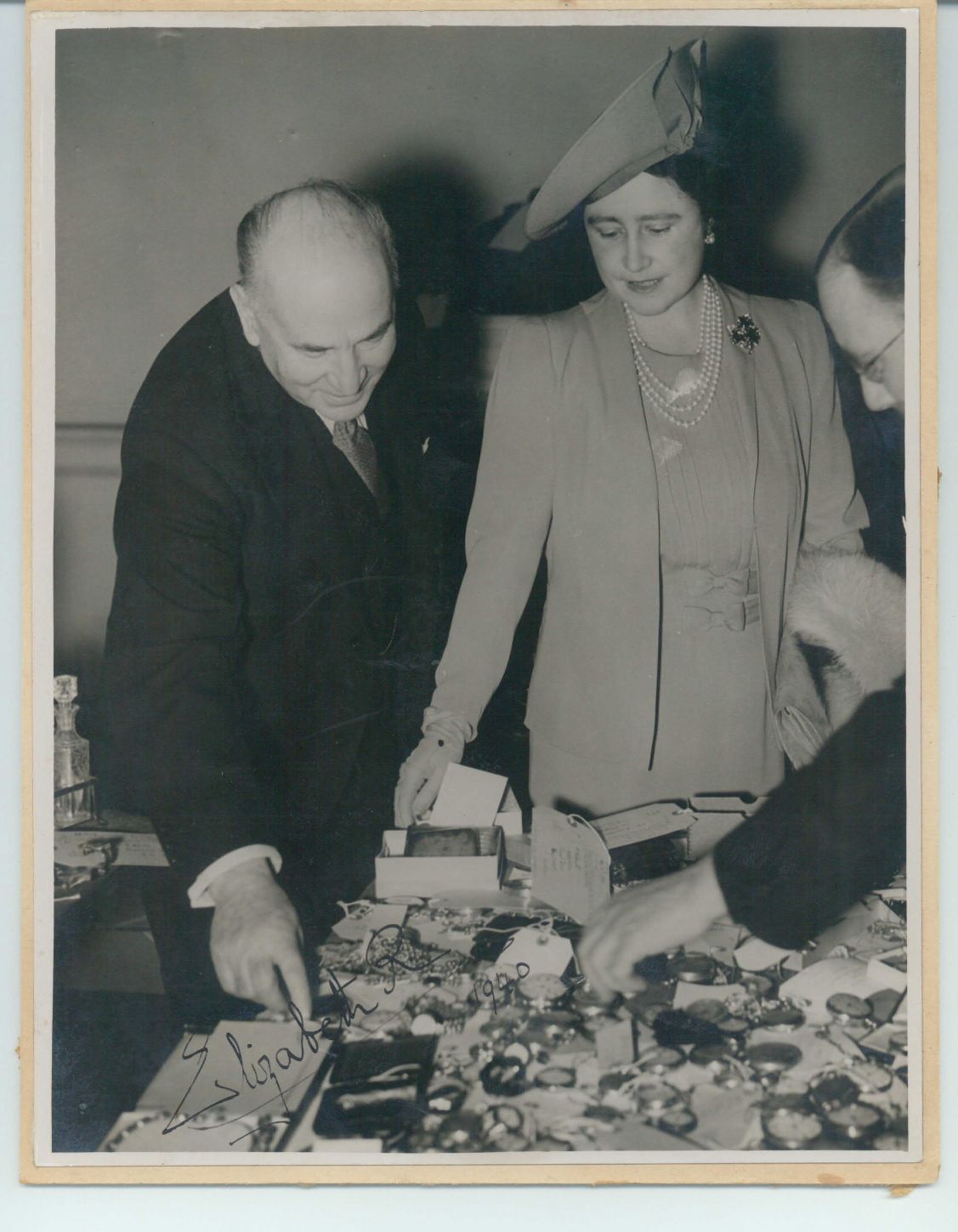 (The Queen Mother, 1900-2002, Queen of George VI) — Sophie Dupré Autographs