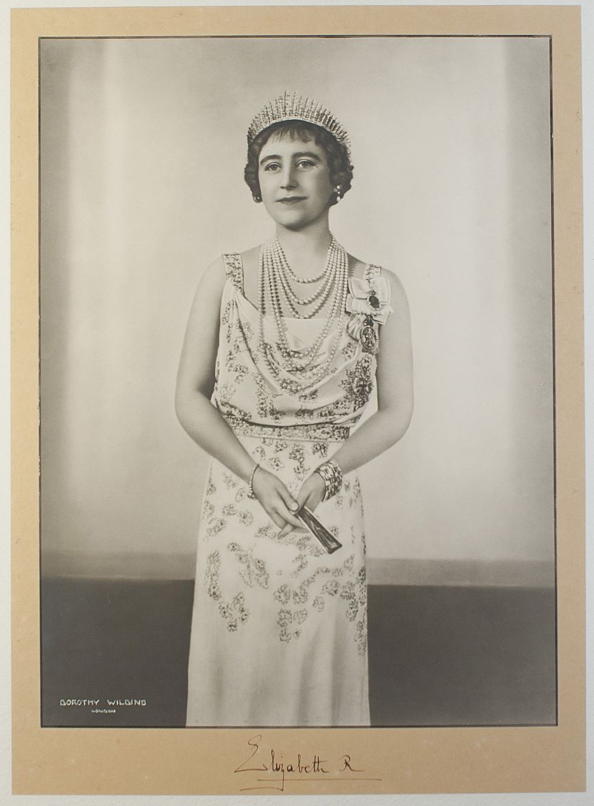(1895-1952, King of England) & ELIZABETH (1900-2002, Queen of Great Britain) — Sophie Dupré Autographs
