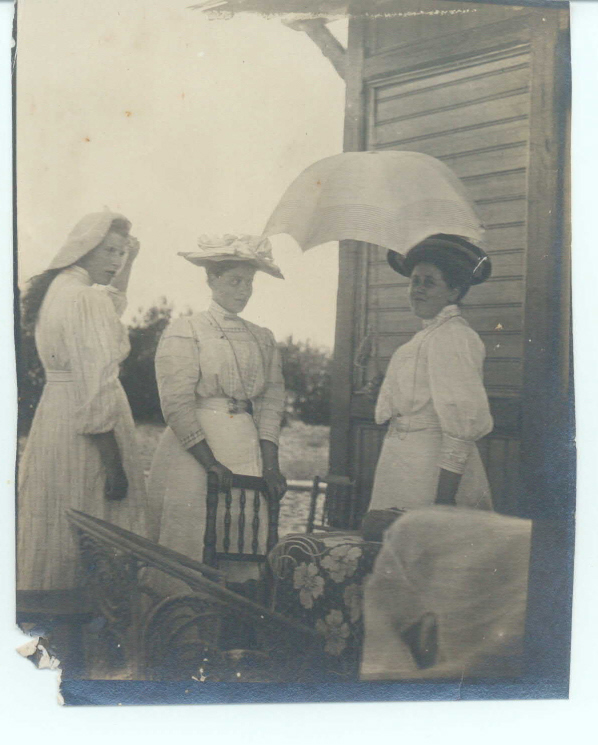 (1897-1918, Grand Duchess, daughter of Nicholas II of Russia, assassinated with her family)] — Sophie Dupré Autographs