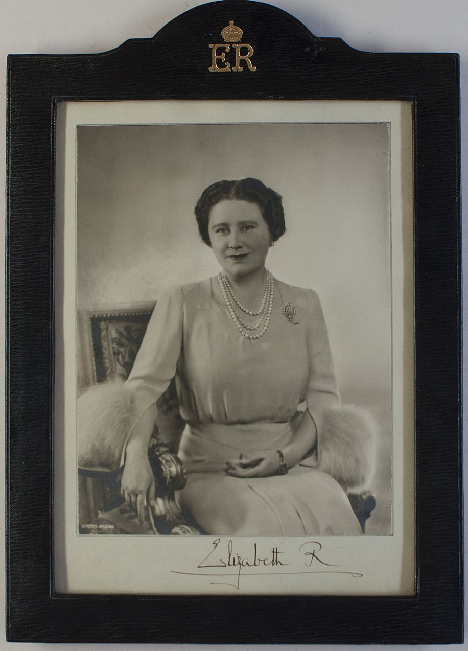 (The Queen Mother, 1900-2002, Queen of George VI) — Sophie Dupré Autographs