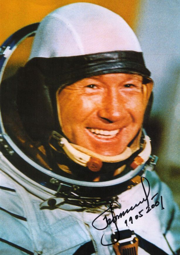 (Aleksey, 1934-2019, Russian Cosmonaut, the first man to climb out of a spacecraft in space) — Sophie Dupré Autographs