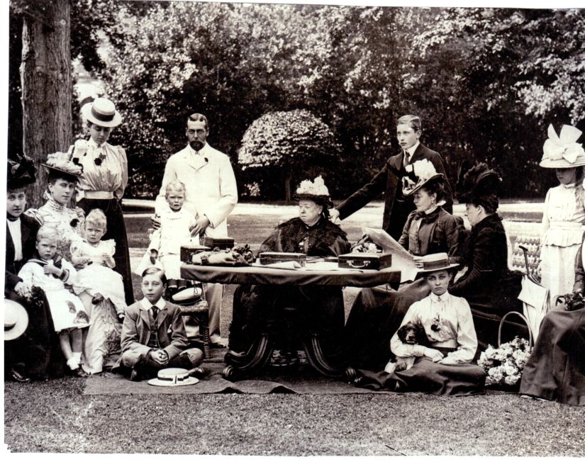 (1819-1901, Queen of Great Britain) with her family] — Sophie Dupré Autographs