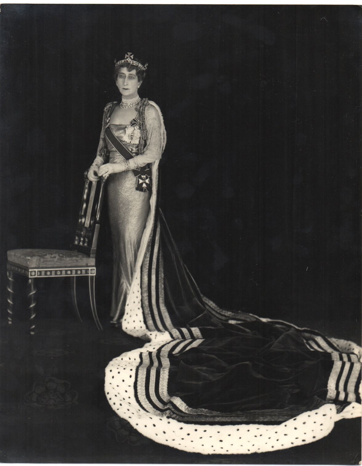 (Charlotte Mary Victoria, 1869-1938, Princess, Daughter of Edward VII, Queen of Norway)] — Sophie Dupré Autographs