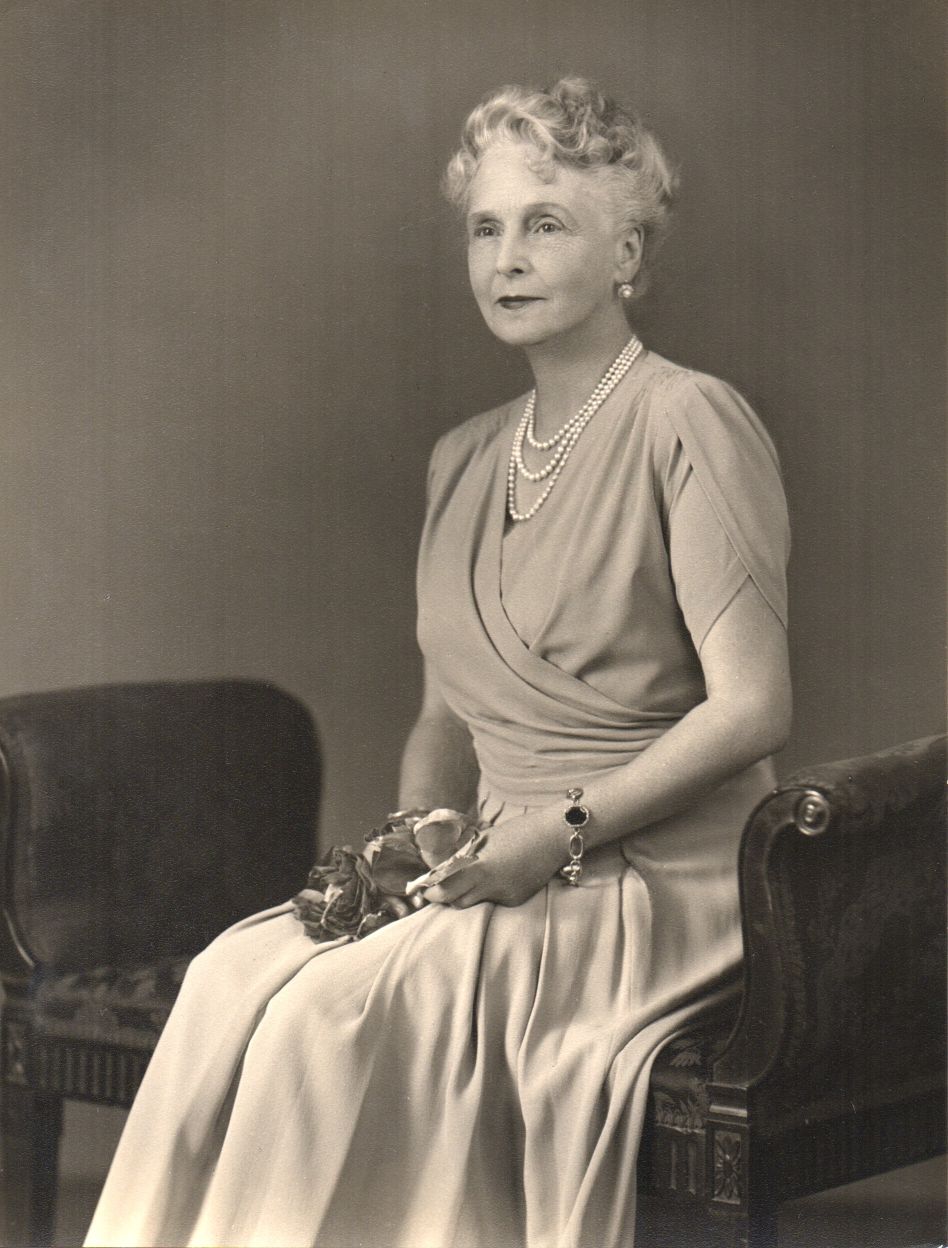 (Princess, Countess of Athlone, 1883-1981, Daughter of Leopold, Duke of Albany, Grand-daughter of Queen Victoria, wife of Prince Alexander of Teck, Queen Mary's brother)] — Sophie Dupré Autographs