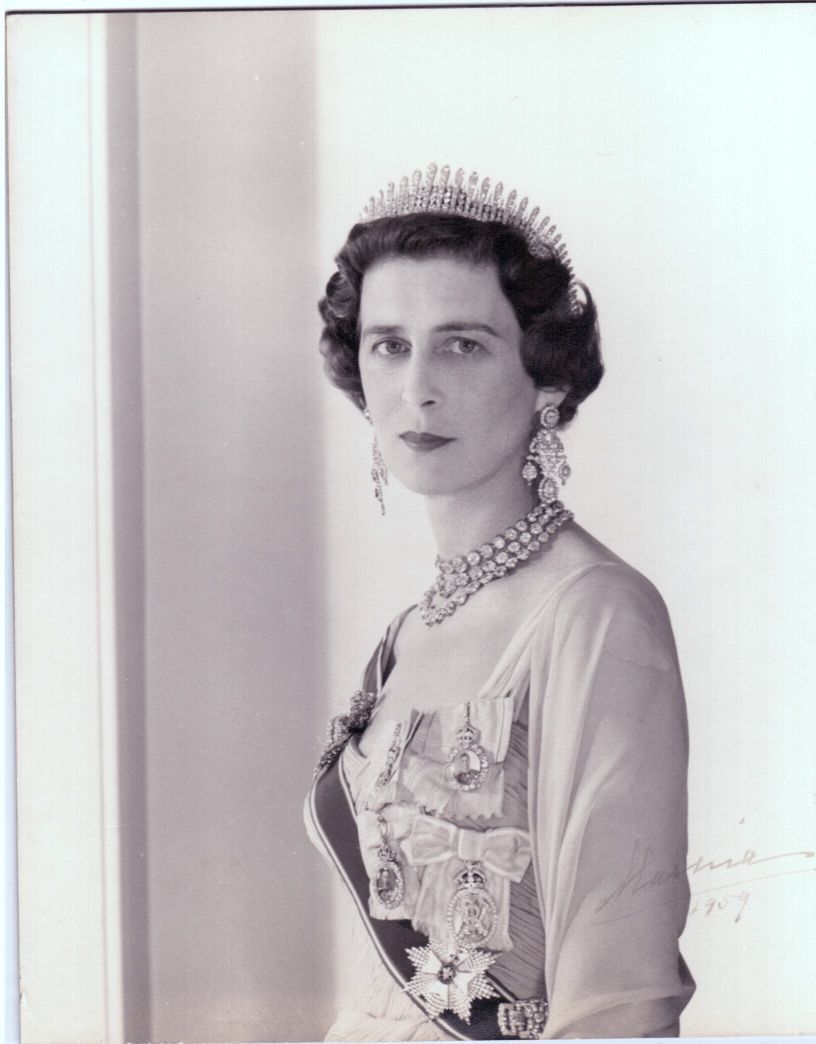 (Duchess of Kent, 1906-1969, Princess of Greece) & Sir Cecil BEATON (1904-1980, Photographer & Designer) — Sophie Dupré Autographs