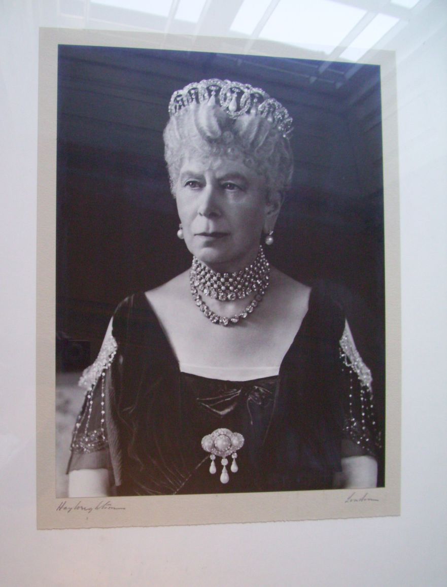 (of Teck, 1867-1953, Queen of George V)] — Sophie Dupré Autographs
