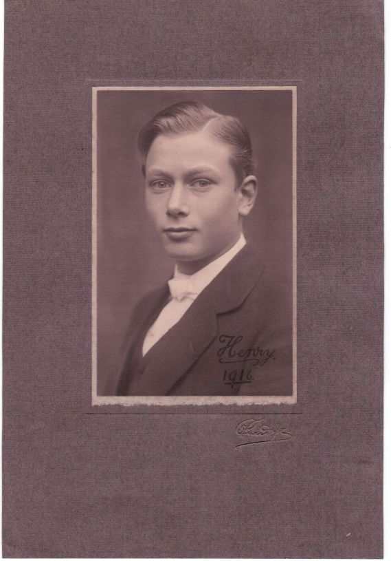 (Duke of Gloucester, 1900-1974, Officer in the 10th Hussars, Marshall of the RAF, Governor General of Australia) — Sophie Dupré Autographs