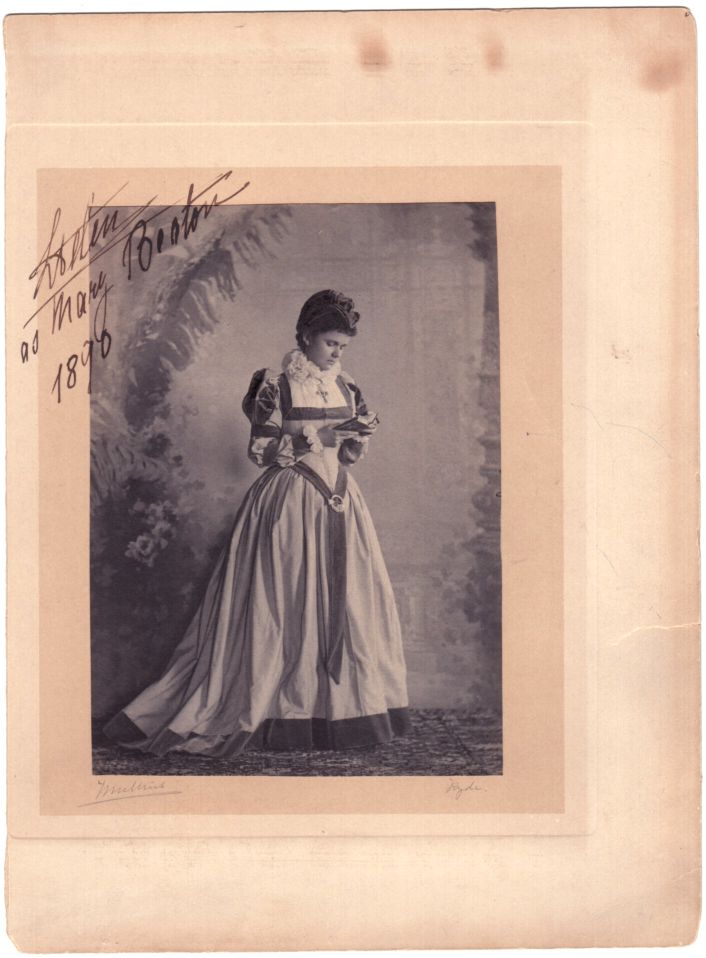 (Princess of Waldeck, 1861-1922, wife of Leopold, 1853-1884, 1st Duke of Albany, son of Queen Victoria)] — Sophie Dupré Autographs