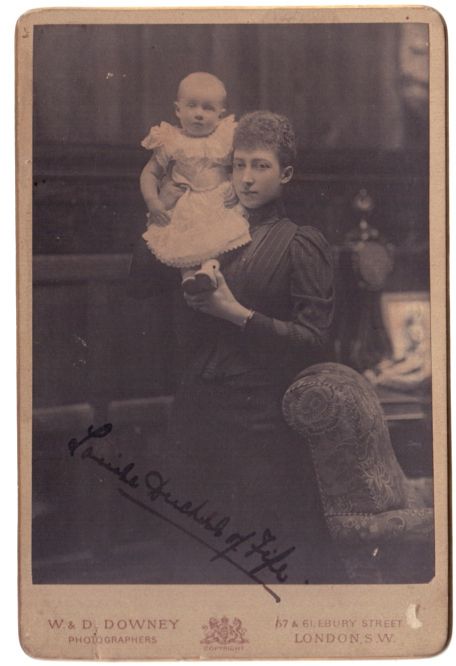 (Alexandra Dagmar, 1867-1931, Princess Royal, Duchess of Fife, Daughter of Edward VII) and her daughter ALEXANDRA (1891-1959) — Sophie Dupré Autographs