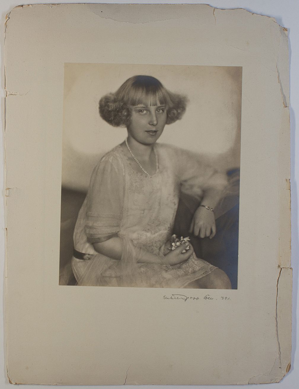 (Infanta of Spain, 1911-1996, younger daughter of Alfonso XIII, wife, 1940, of Enrico, Count Marone, 1895-1968)] — Sophie Dupré Autographs