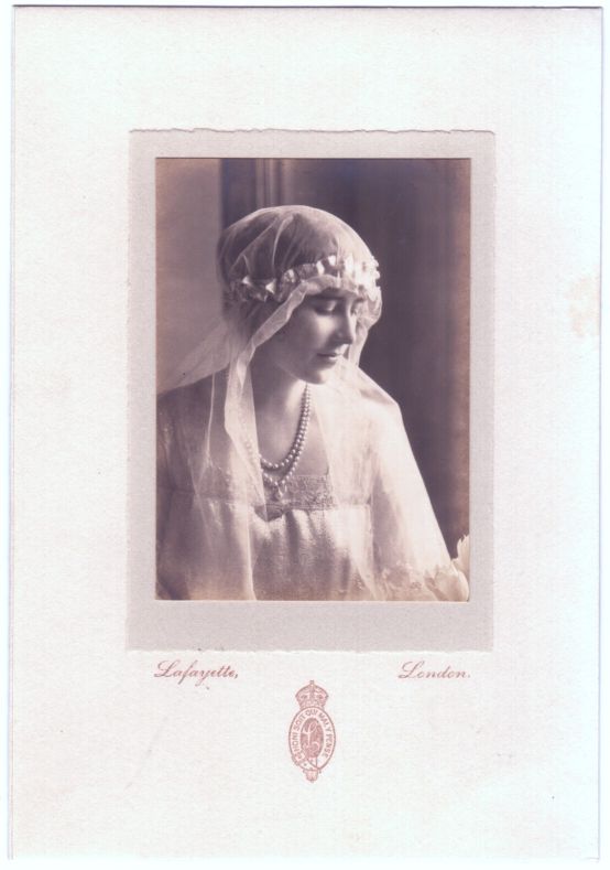 (The Queen Mother, 1900-2002, Queen of George VI) — Sophie Dupré Autographs