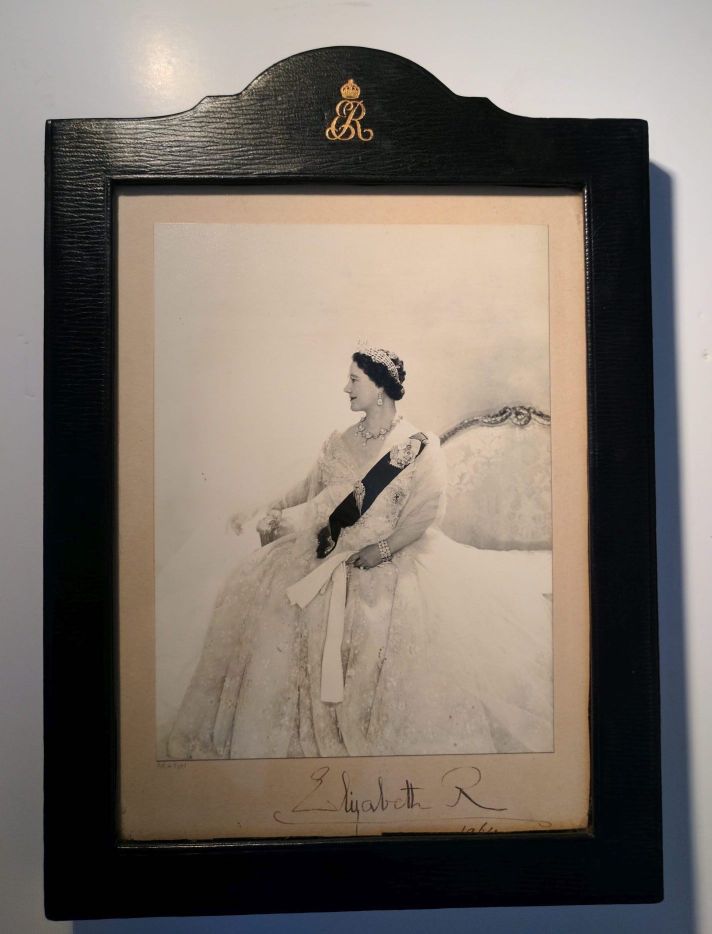 (The Queen Mother, 1900-2002, Queen of George VI) — Sophie Dupré Autographs