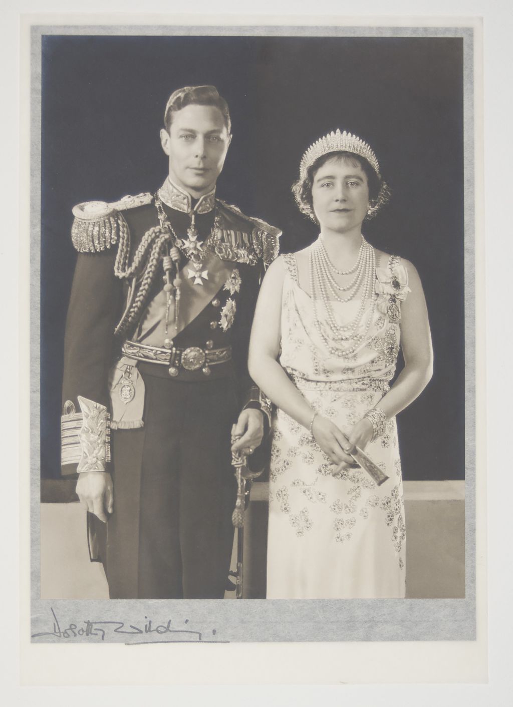 (1895-1952, King of England) & ELIZABETH (1900-2002, Queen of Great Britain)] — Sophie Dupré Autographs