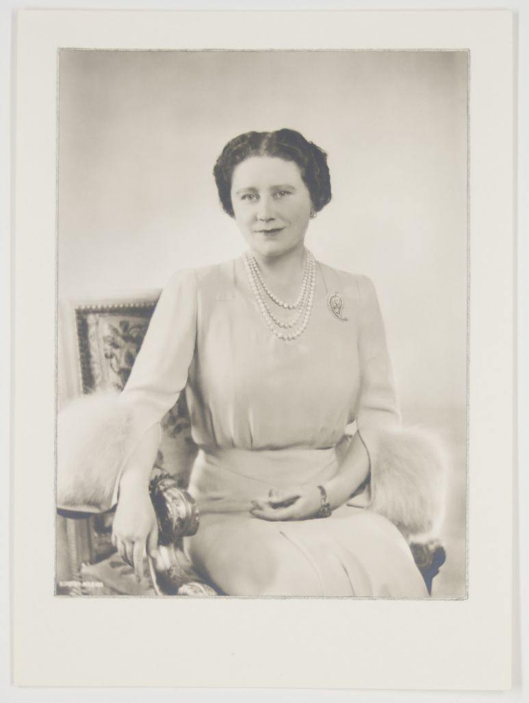 (The Queen Mother, 1900-2002, Queen of George VI) — Sophie Dupré Autographs
