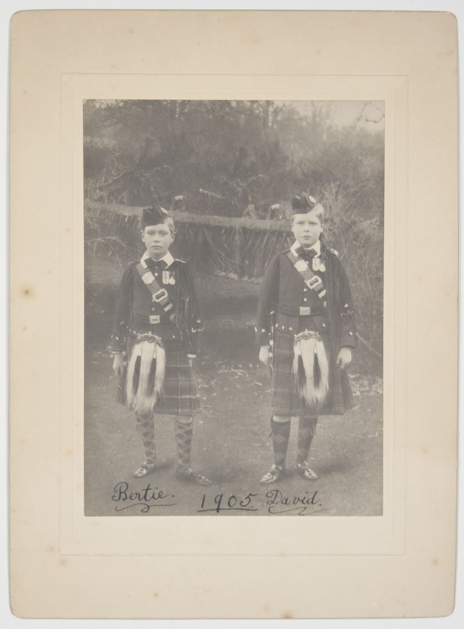 (1894-1972, King of Great Britain, Later the Duke of Windsor) & GEORGE VI (1895-1952, King of Great Britain) — Sophie Dupré Autographs