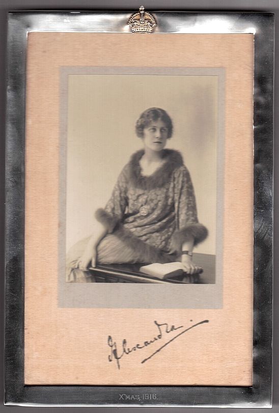 (Victoria Alberta, Princess, 2nd Duchess of Fife, 1891-1959, elder daughter of Princess Royal Louise and granddaughter of Edward VII, wife, 1913, of Prince Arthur, 1883-1938, son of the 1st Duke of Connaught) — Sophie Dupré Autographs