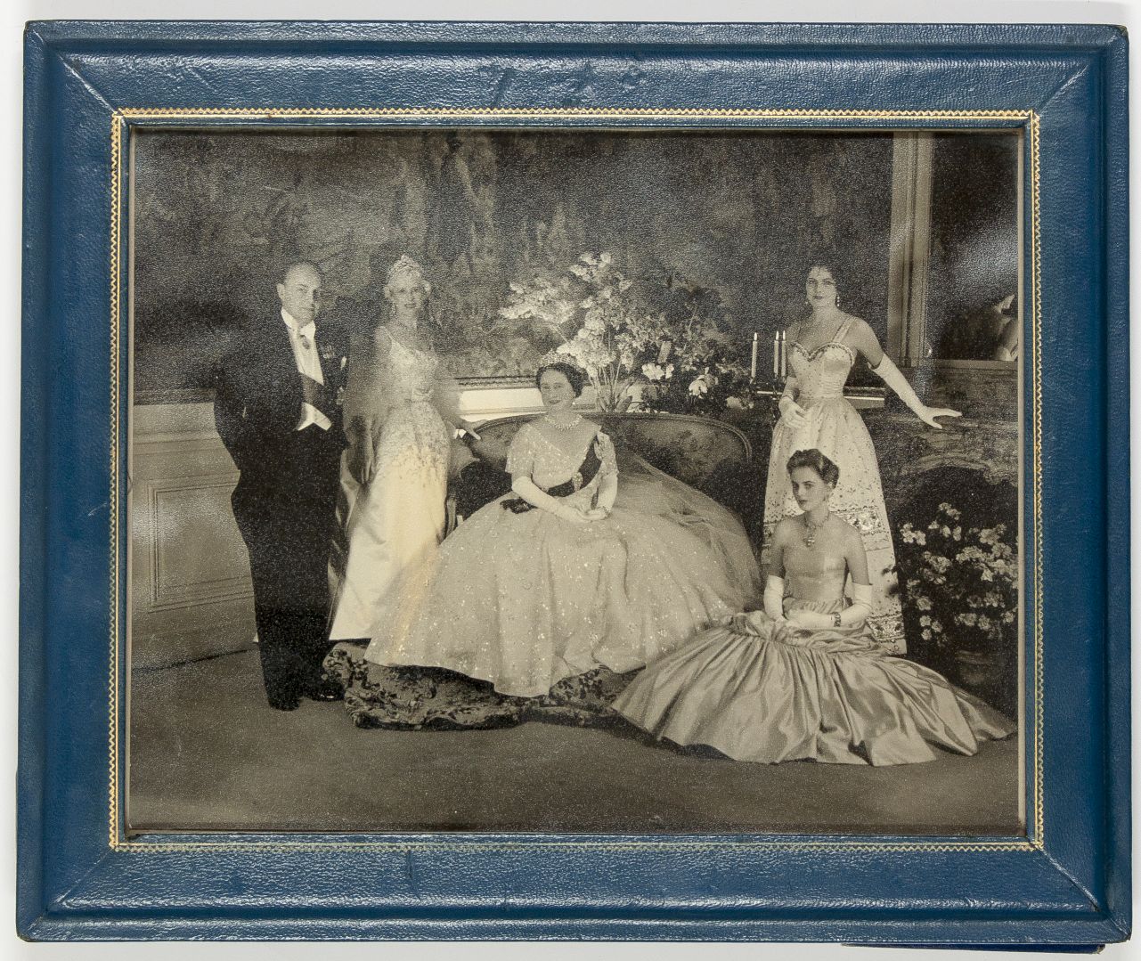 (The Queen Mother, 1900-2002, Queen of George VI)] — Sophie Dupré Autographs