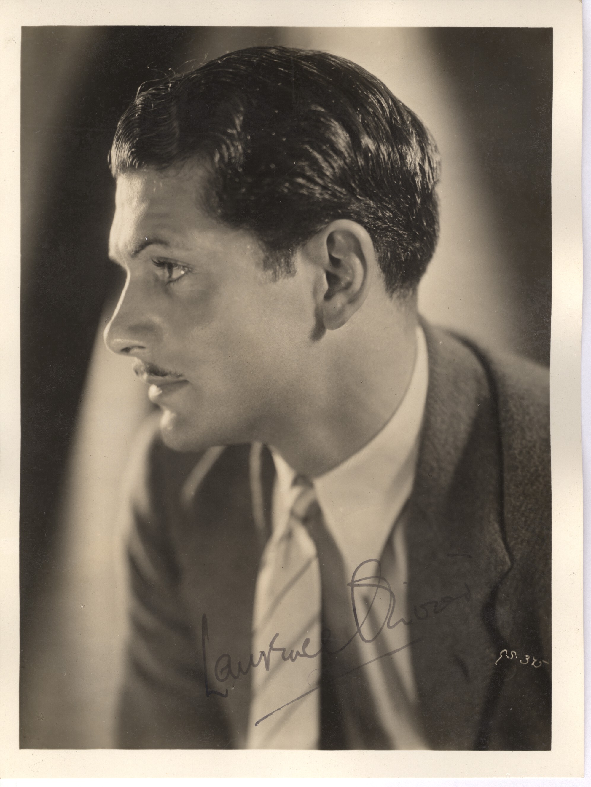 (Lord Laurence, 1907-1989, Actor & Director) — Sophie Dupré Autographs