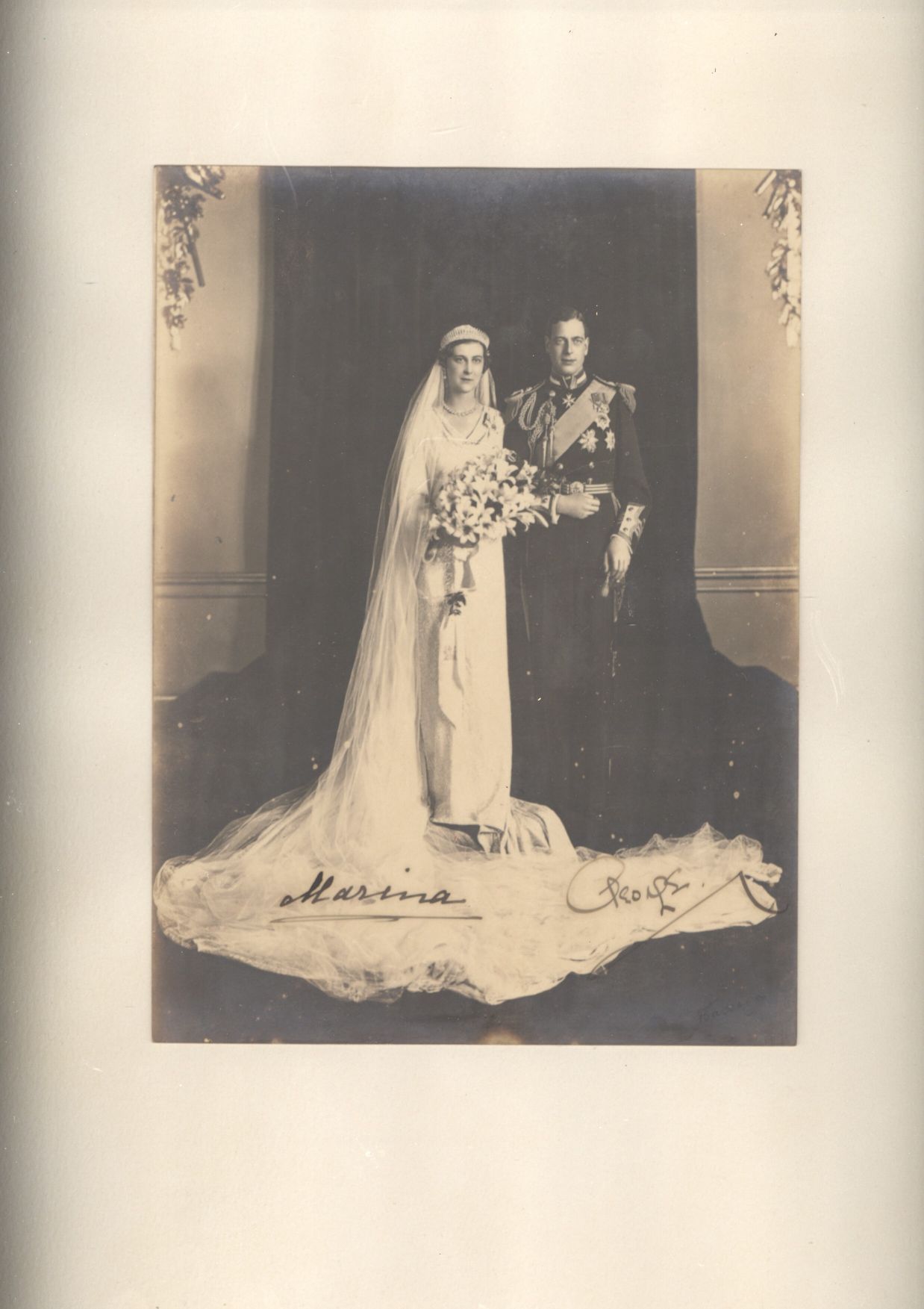 (Duke of Kent, 1902-1942, Son of George V, Uncle of Elizabeth II) & his wife MARINA (Duchess of Kent, 1906-1969, Princess of Greece) — Sophie Dupré Autographs