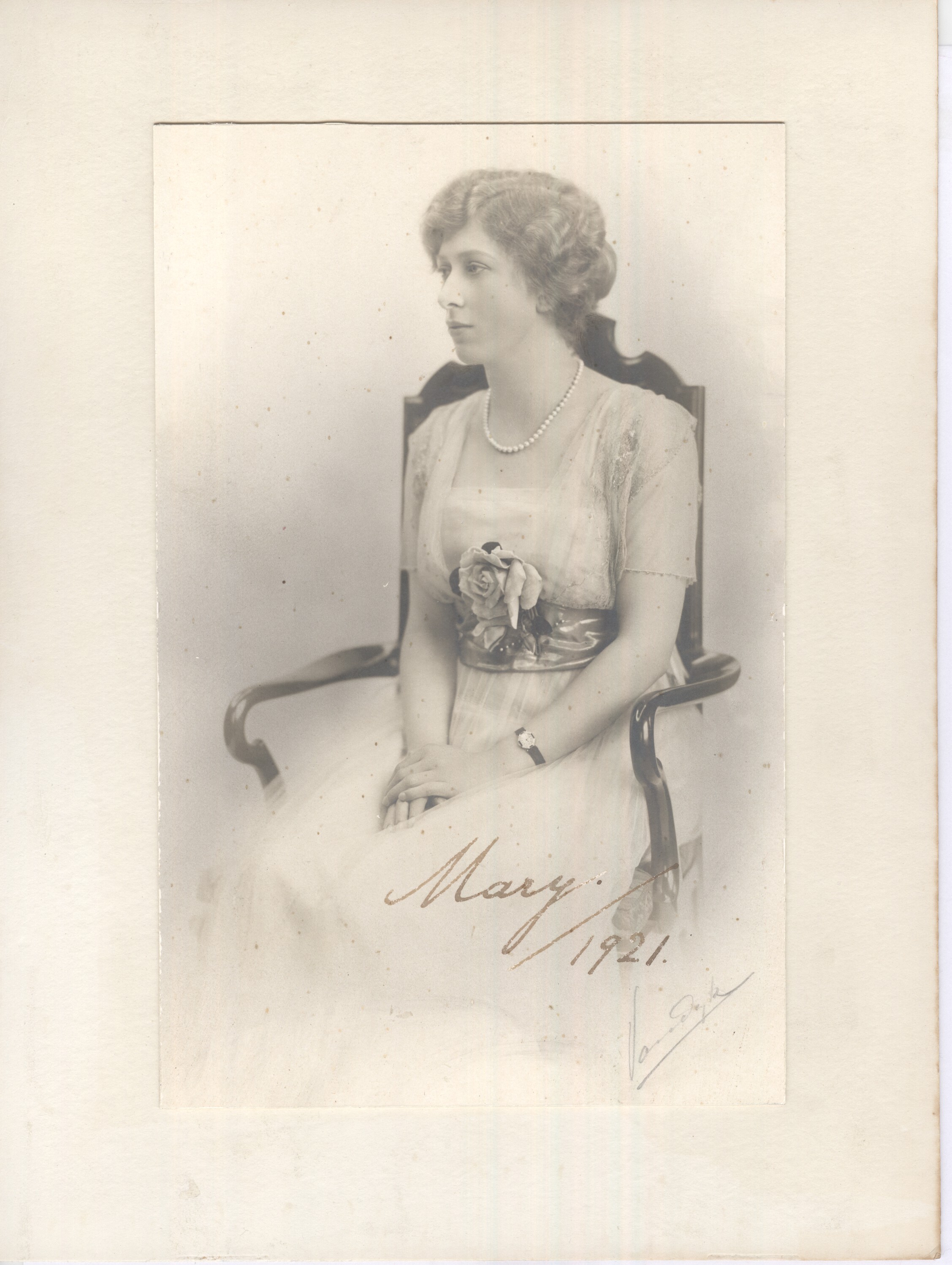 (Countess of Harewood, 1897-1965, Princess Royal, Daughter of George V) — Sophie Dupré Autographs
