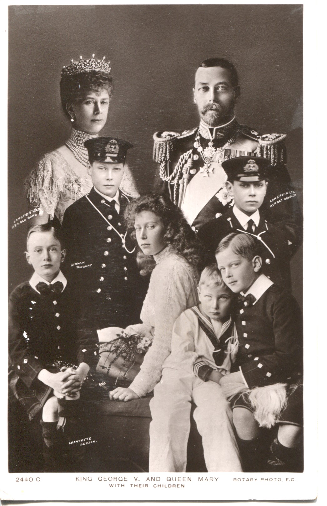 (1865-1936, King of Great Britain), his Queen MARY (of Teck, 1867-1953), with their children EDWARD VIII (1894-1972, King of Great Britain, Later the Duke of Windsor), GEORGE VI (1895-1952, King of Great Britain), MARY (Princess Royal, 1897-1965, Countess of Harewood), HENRY (1900-1974, Duke of Gloucester), Prince GEORGE (1902-1942, Duke of Kent, killed in a military aircrash in 1942) and Prince JOHN (1905-1919, Youngest son)] — Sophie Dupré Autographs