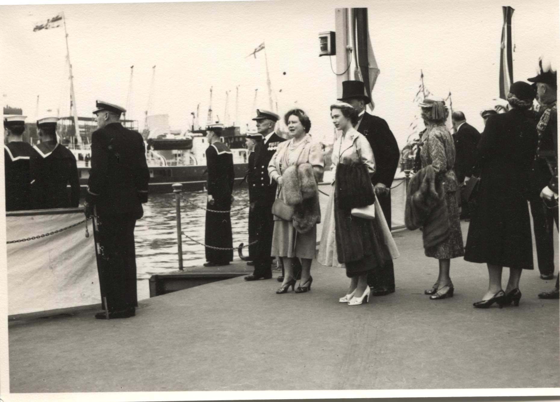 [ELIZABETH II image 2