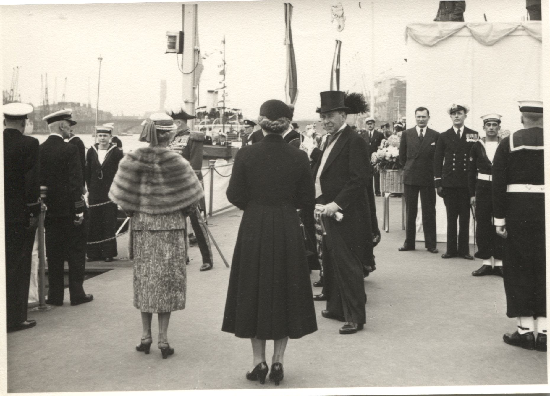 [ELIZABETH II image 3