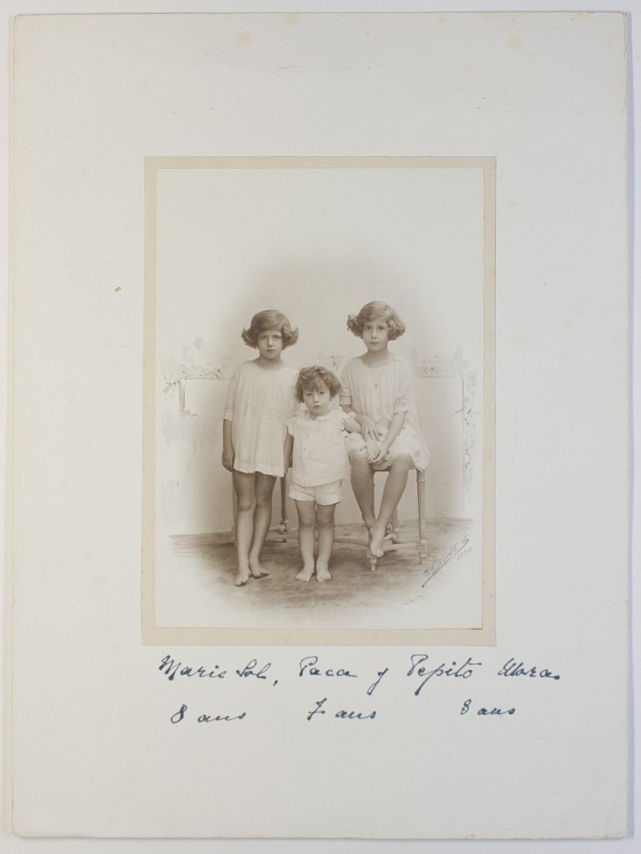(Maria de la Asunción Solange, ('Marisol', b. 1911, later Countess of Odiel), her sister FRANCESCA, ('Paca', b. 1913) and brother JOSÉ, ('Pepito', 1917-1970), the children of Fernando de Mesia y Fitz-James Stuart, (1881-1948, Count of Mora, later Duke of Tamames), and of his Countess Marie Solange, (1877-1943, née de Lesseps)] — Sophie Dupré Autographs