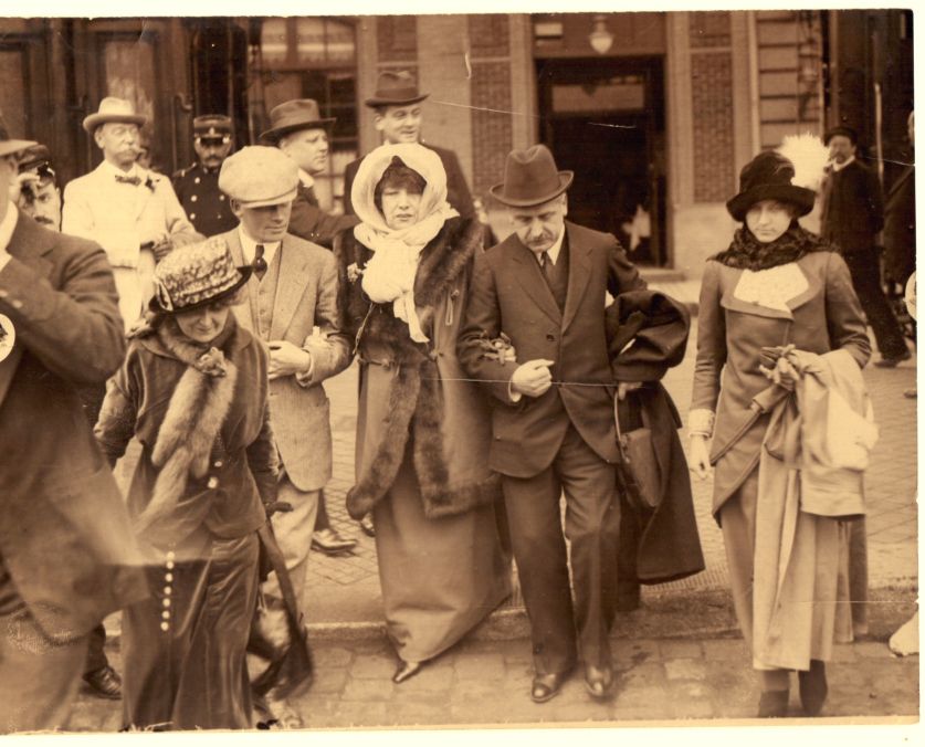 (Sarah, 1844-1923, Actress, 'The Divine Sarah')] — Sophie Dupré Autographs