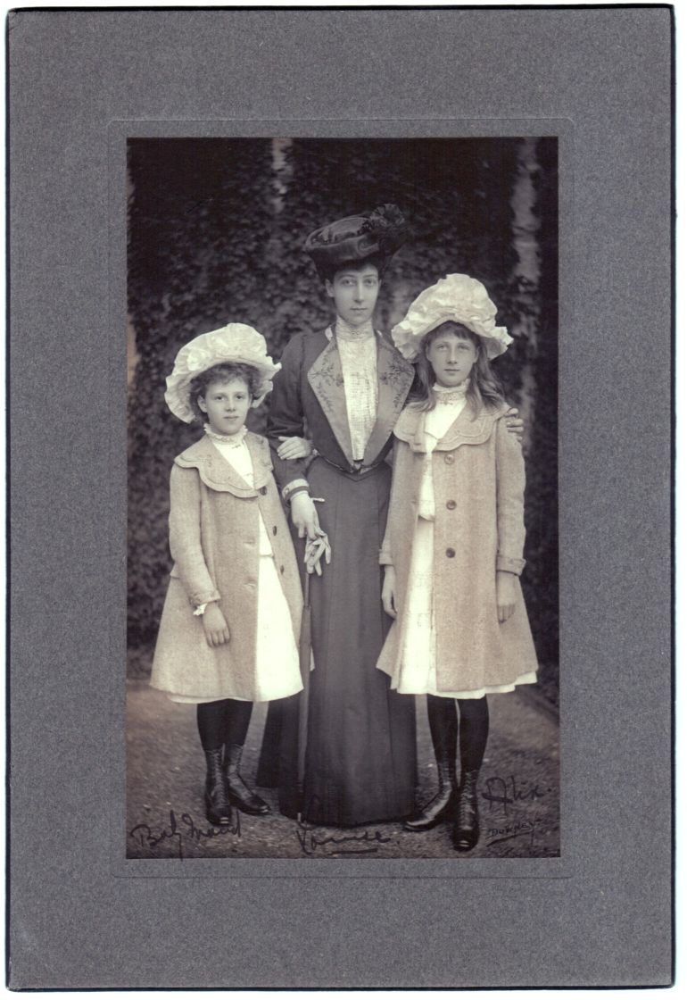 (Alexandra Dagmar, 1867-1931, Princess Royal, Duchess of Fife, Daughter of Edward VII) and her daughters ALEXANDRA (1891-1959, Princess Arthur of Connaught) and MAUD (1893-1945, Countess of Southesk) — Sophie Dupré Autographs