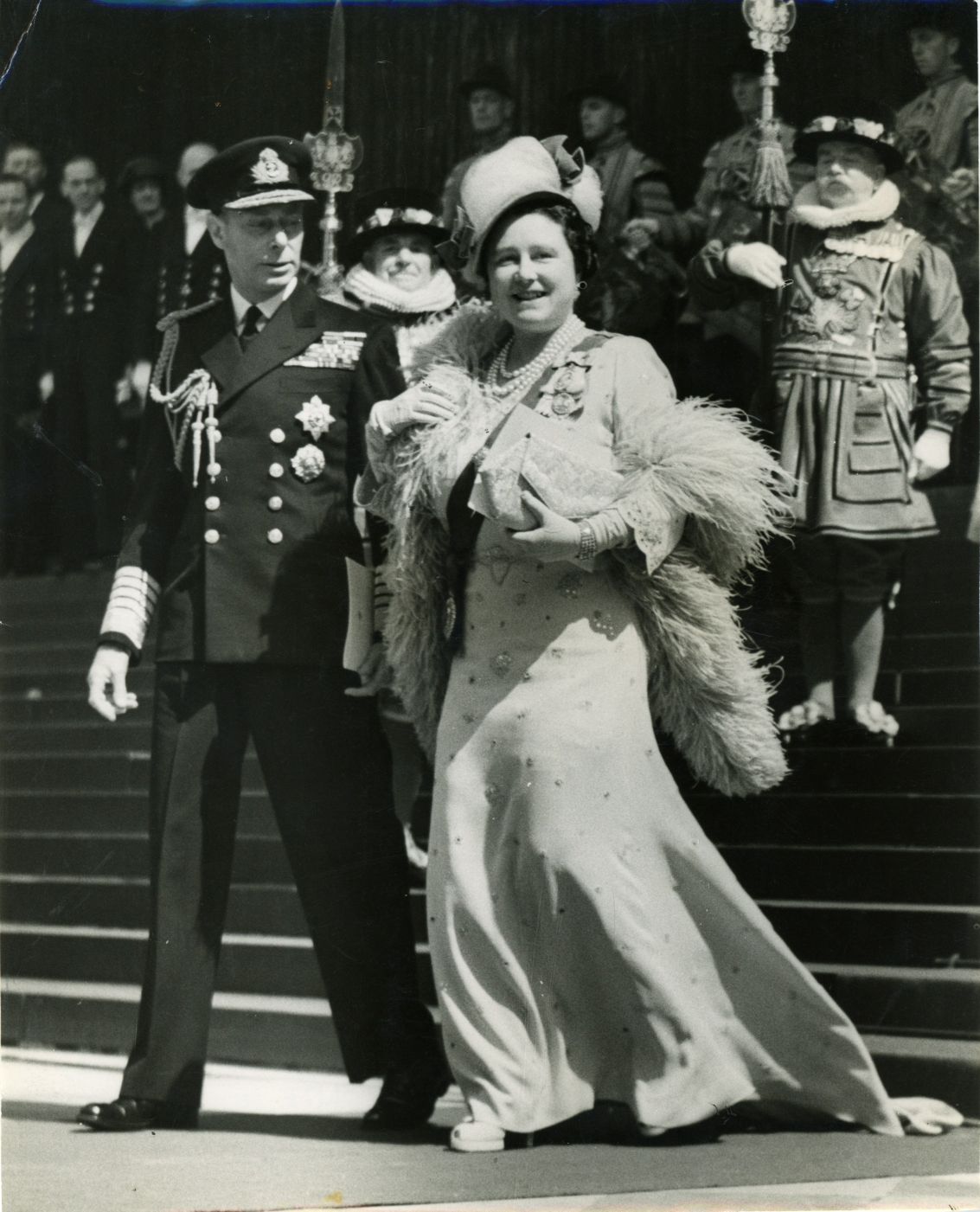 (1895-1952, King of Great Britain) & ELIZABETH (1900-2002, his Queen)] — Sophie Dupré Autographs