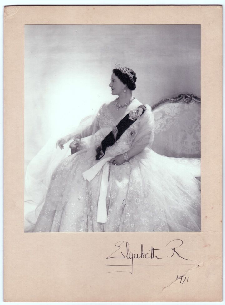 (The Queen Mother, 1900-2002, Queen of George VI) — Sophie Dupré Autographs