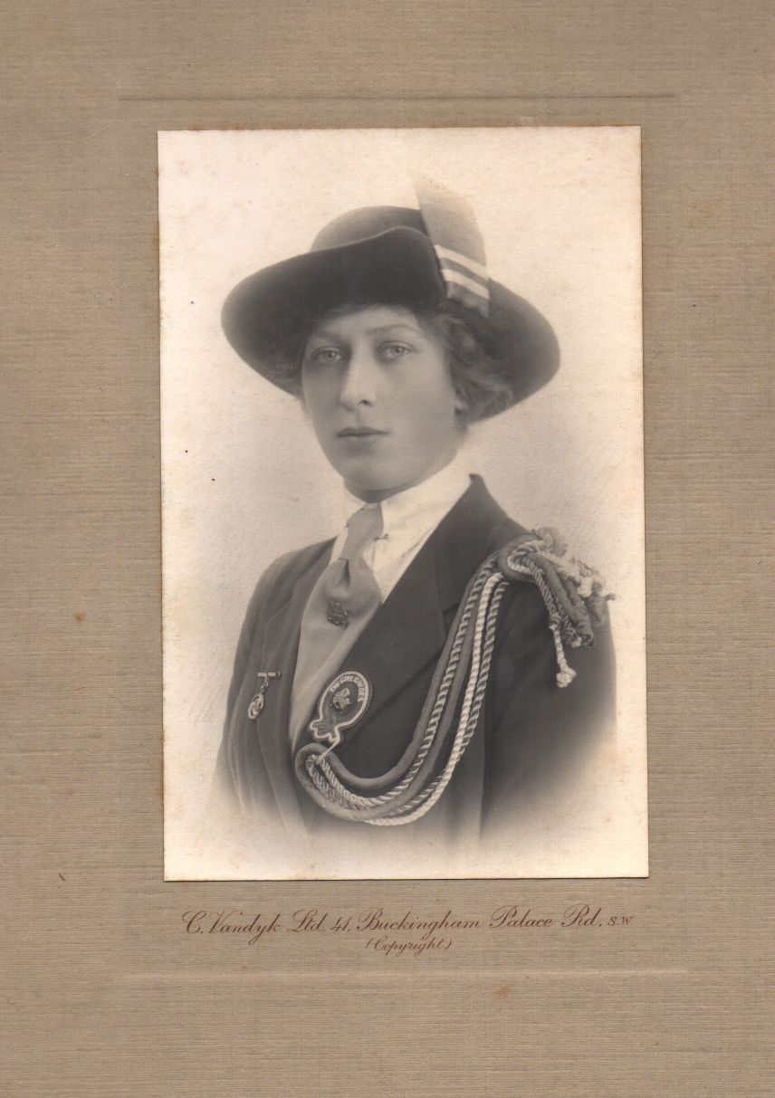 (Countess of Harewood, 1897-1965, Princess Royal, Daughter of George V)] — Sophie Dupré Autographs