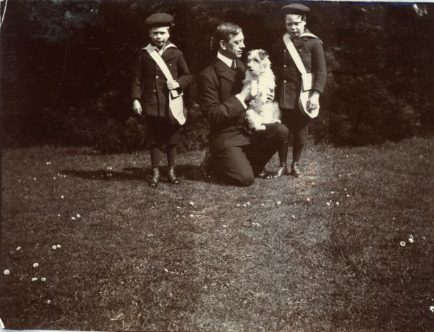 (1894-1972, King of Great Britain, Later the Duke of Windsor), GEORGE VI (1895-1952, King of Great Britain), their valet Frederick FINCH (1871-1953) and tutor Henry HANSELL (1863-1935)] — Sophie Dupré Autographs