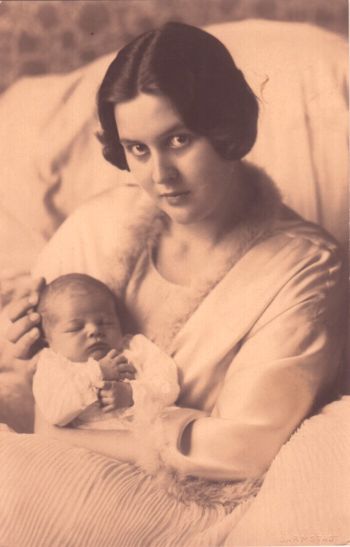(Hereditary Grand Duchess, 1911-1937, wife, 1931, of Georg Donatus, 1906-1937, Head of the house of Hesse & By Rhine, daughter of Prince Andrew of Greece & Princess Alice of Battenberg, and sister of Prince Philip, Duke of Edinburgh)] — Sophie Dupré Autographs