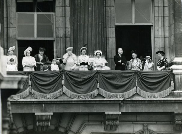 (of Teck, 1867-1953, Queen of George V)] — Sophie Dupré Autographs