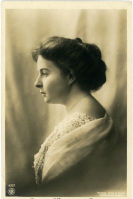 (Princess, 1890-1923, only daughter of Prince Friedrich Leopold of Prussia, wife, 1913, of Heinrich XXXIII of Reuss-Schleiz-Köstritz, 1879-1942)] — Sophie Dupré Autographs