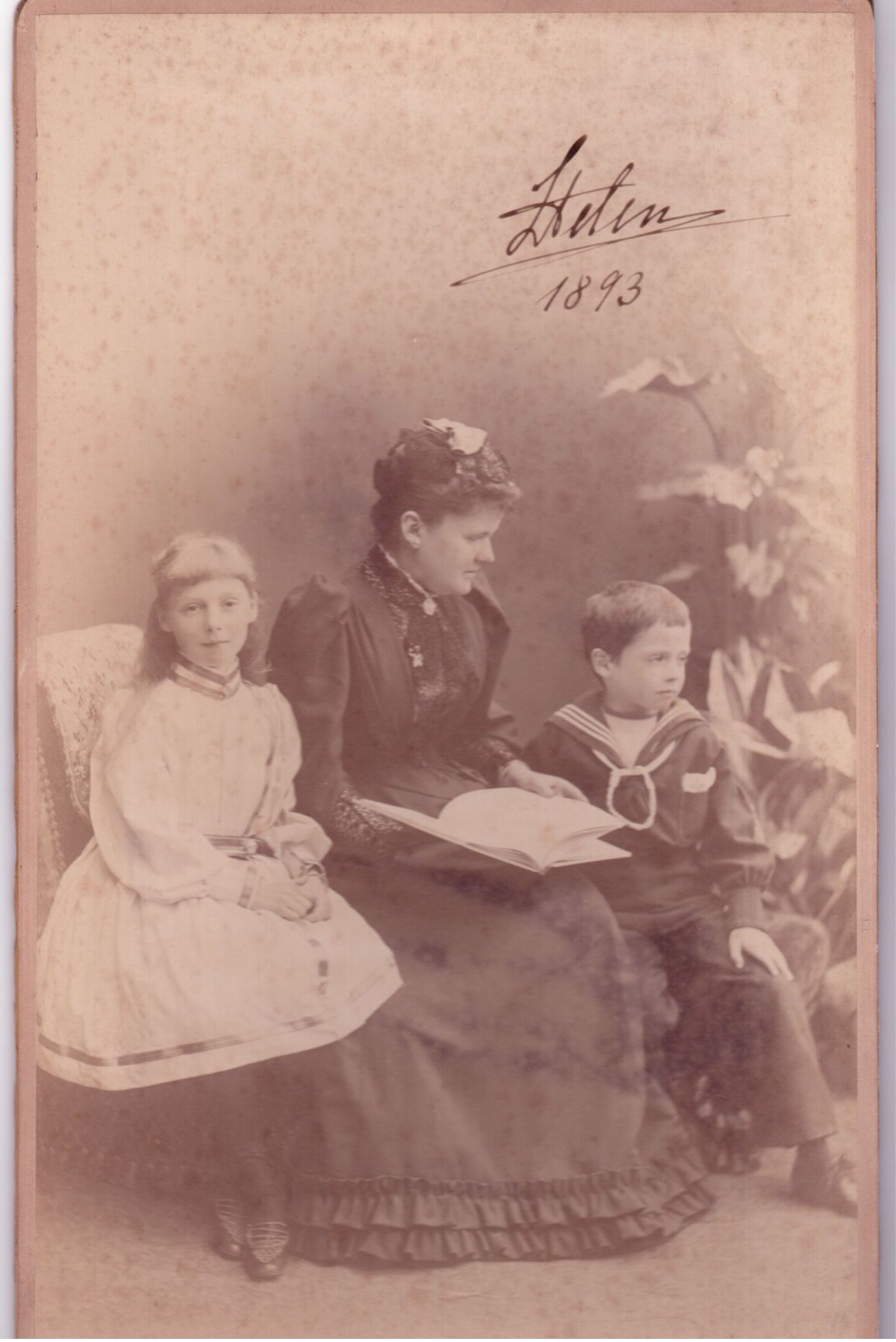 (Princess of Waldeck, 1861-1922, wife of Leopold, 1853-1884, 1st Duke of Albany, son of Queen Victoria)] — Sophie Dupré Autographs