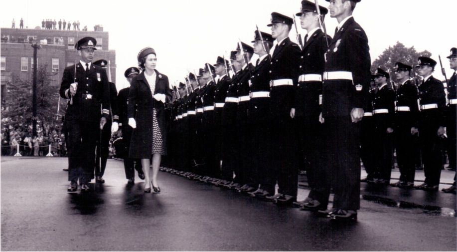 [ELIZABETH II image 4
